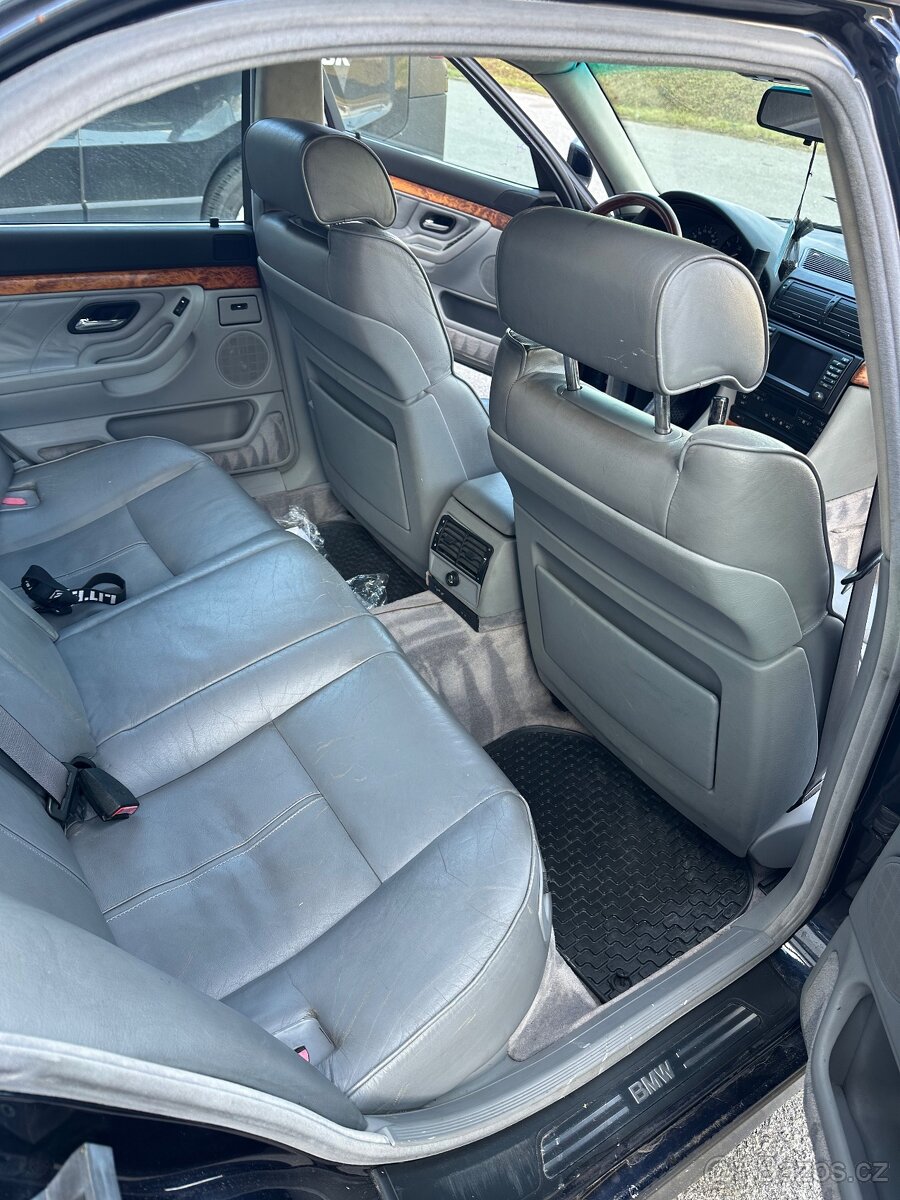 BMW E38 740i drift / stance car (ex Don Musk) - 4