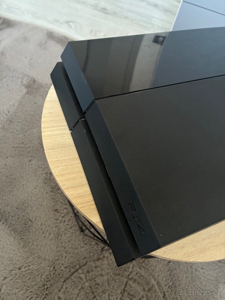 Playstation 4 FAT 500GB + ovladač a hry - 4