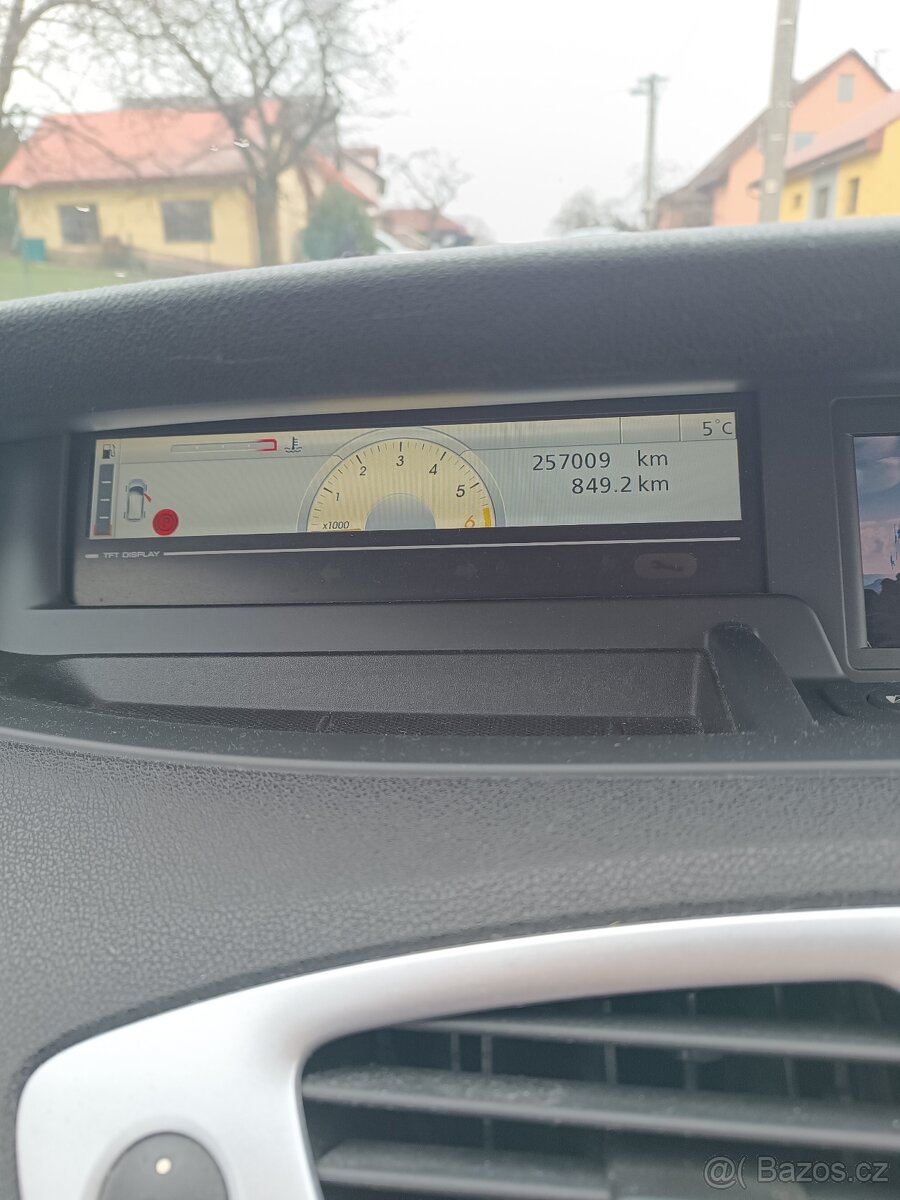 Renault Scénic 1.9 dCi 96 kW - 4