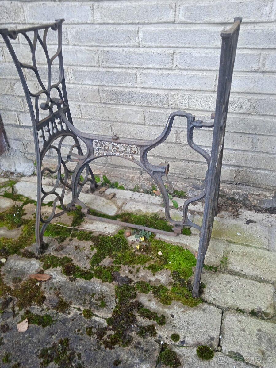 Litinové podstavce ze šicích strojů - 4