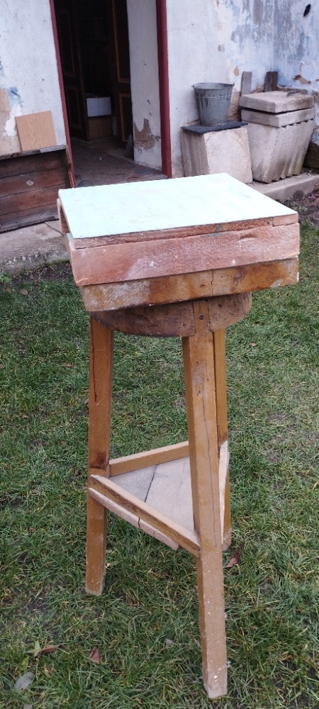 Dřevěný otočný stojan / Sochařský pracovní stolek - 4