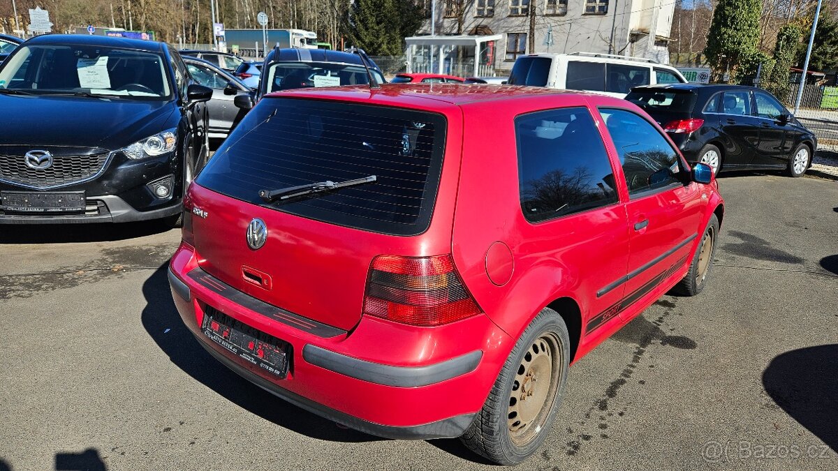 Volkswagen Golf 1,6i - 4