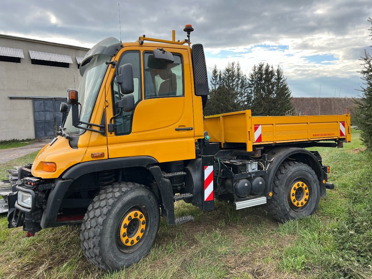 Mercedes Benz Unimog - 4