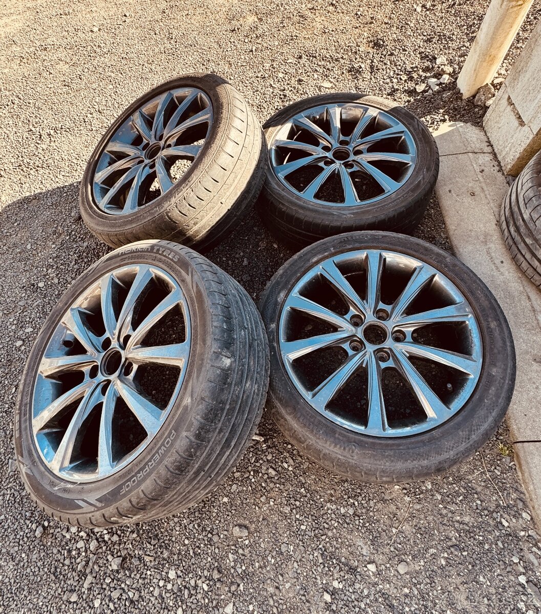 225/45R17 - 4