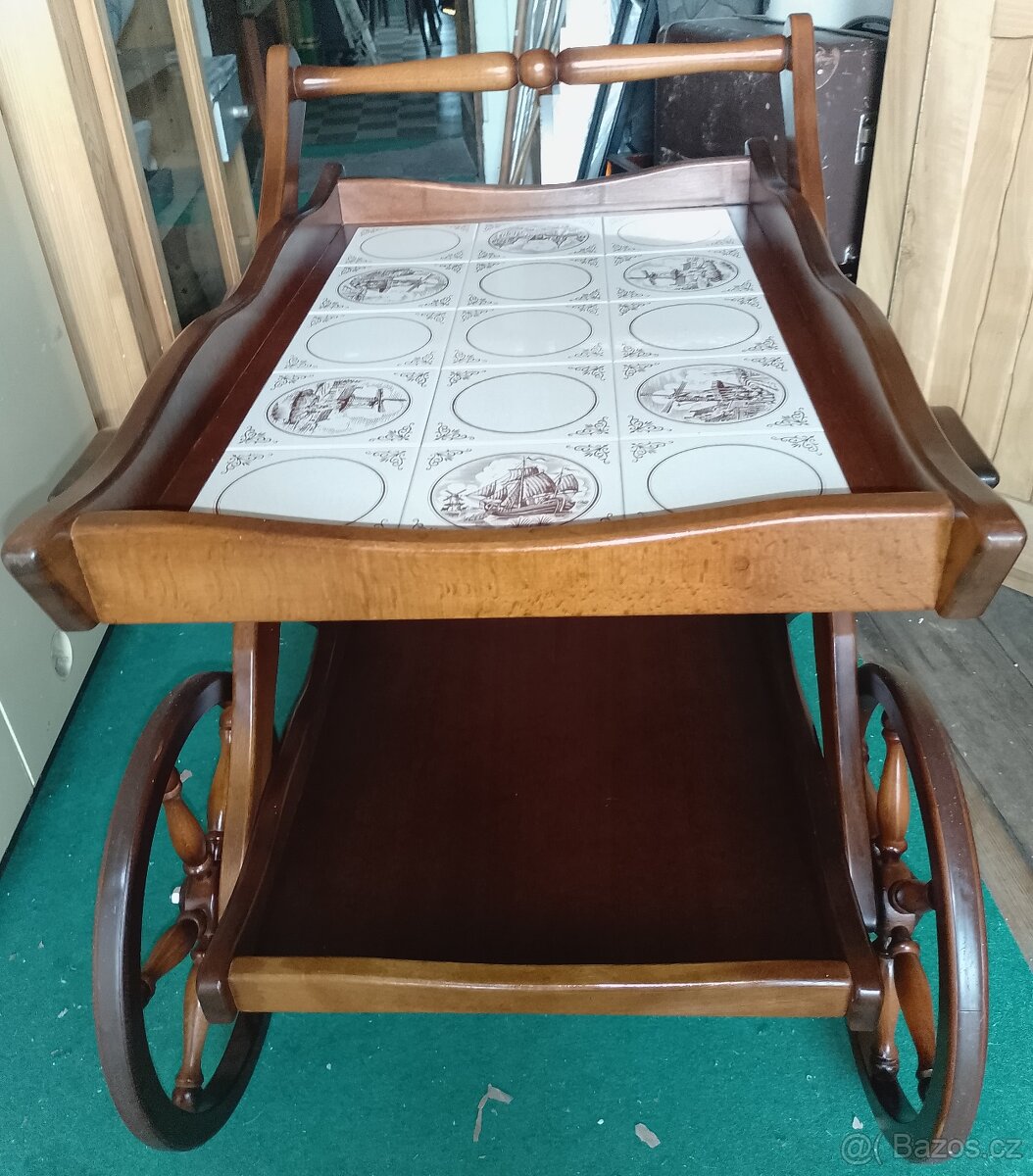 Dubový servírovací stolek s kachlemi s holands - 4