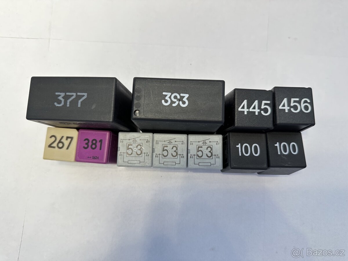 Relé a řídící jednotky Superb 1 - 4