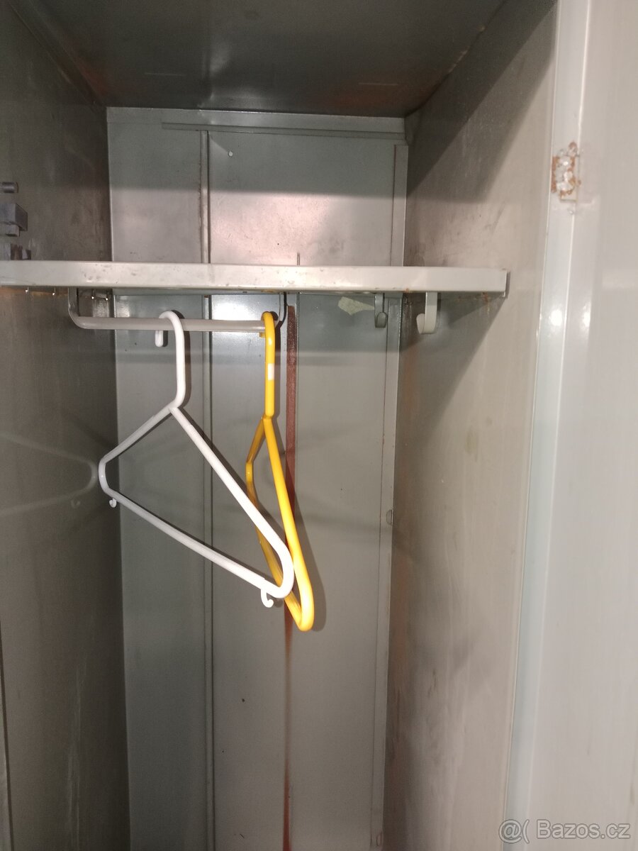 ŠATNÍ SKŘÍŇ - PLECHOVÁ - 4