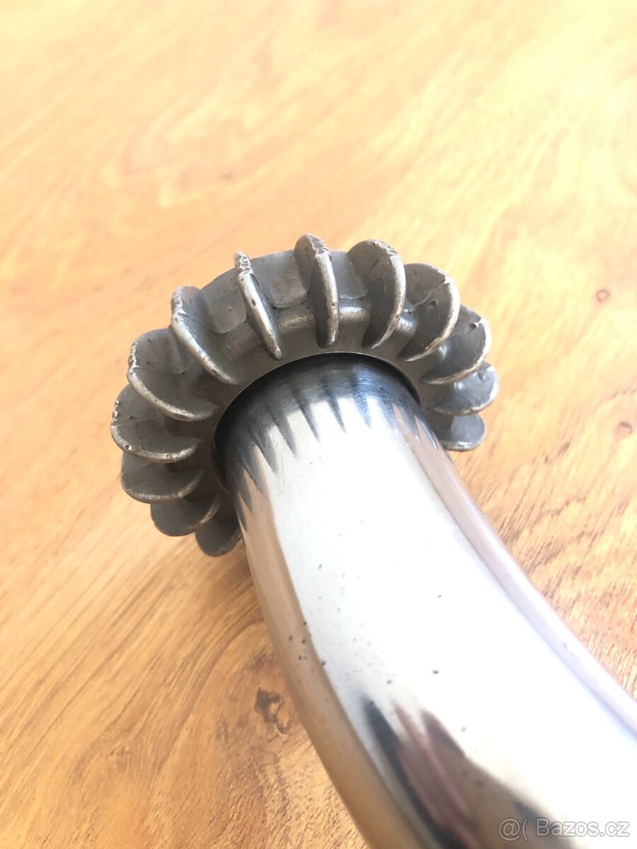 Prodám originální výfuk s kolenem na motocykl ČZ 175/450 - 4