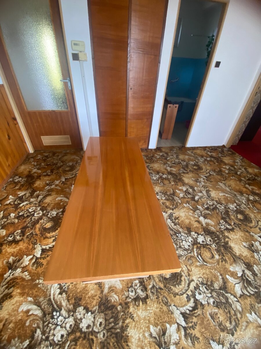 KONFERENČNÍ STŮL - 4