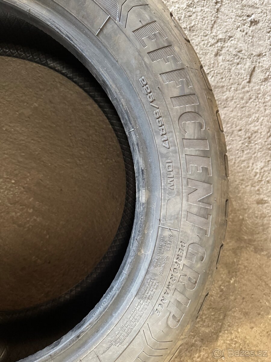 Goodyear 225/55r17 - 4