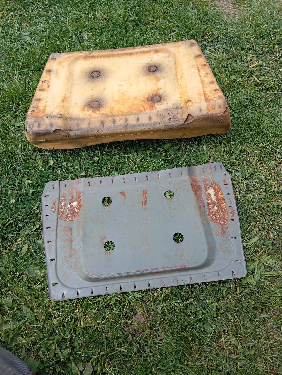 Zetor 4011-6945, polštáře sedačky. - 4