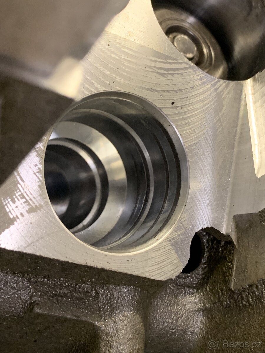 Hlava motoru 2.0 tdi pd - 4