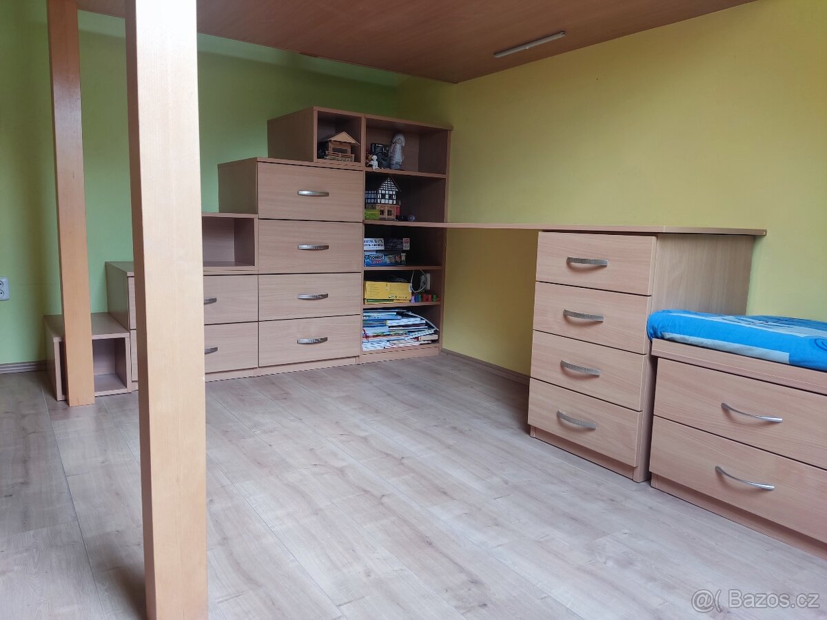 Velká patrová postel do dětského pokoje. - 4