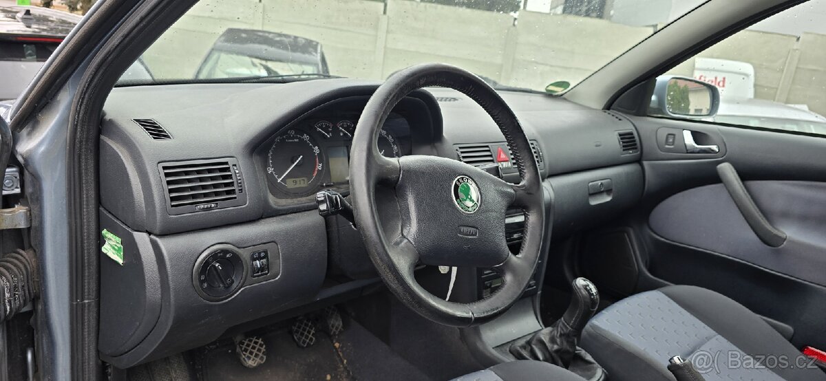 Škoda Octavia 1 facelift 1.6 benzín rok 2002 - 4