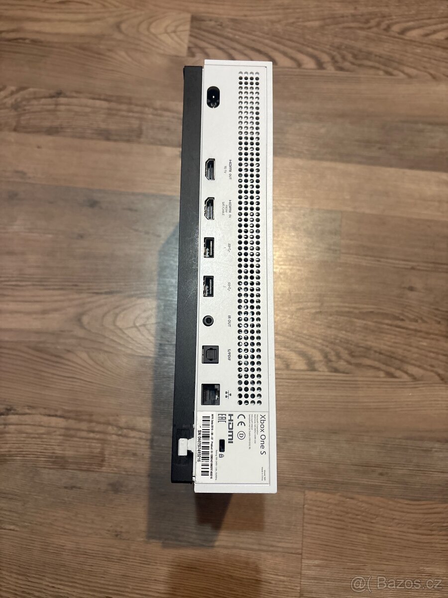 Prodám Xbox one s1 terabajt - 4