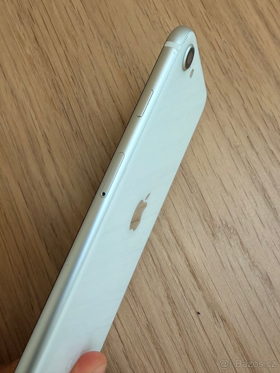 iPhone SE 2. generace (model A2296), 128 GB, bílá barva - 4
