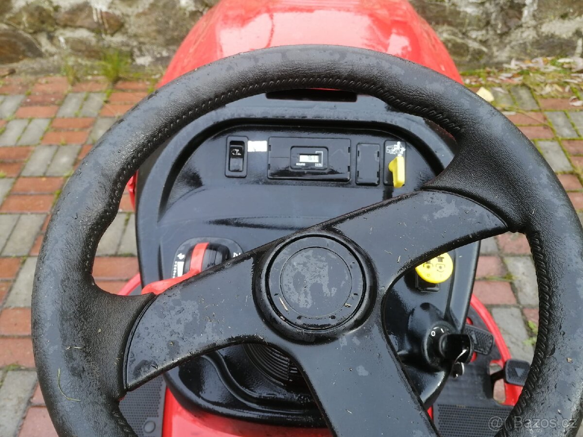 Zahradní traktor Snapper 1840 - 4