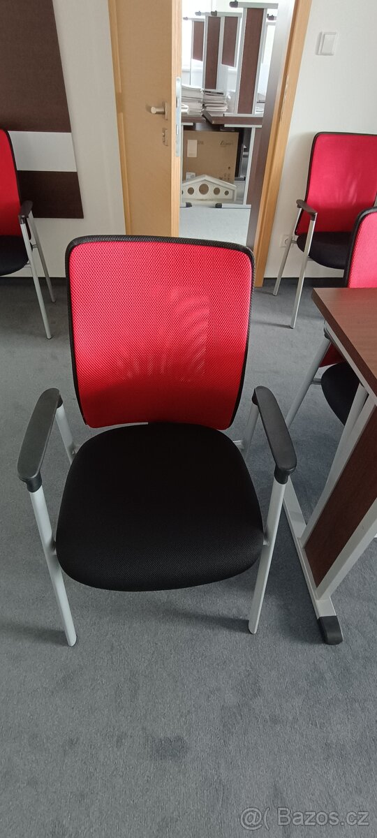 Stoly a židle z učebny - 4