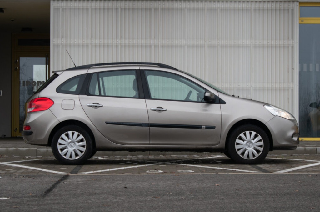 Renault Clio Grandtour 1.2 SK / 1.majiteľ - 4