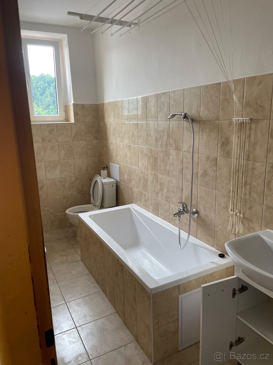 Pronajmu 2+1 Úpice - 4