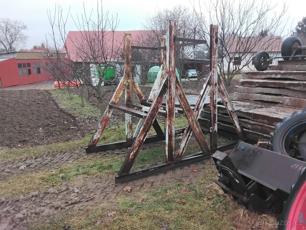 Železné stojany - 4