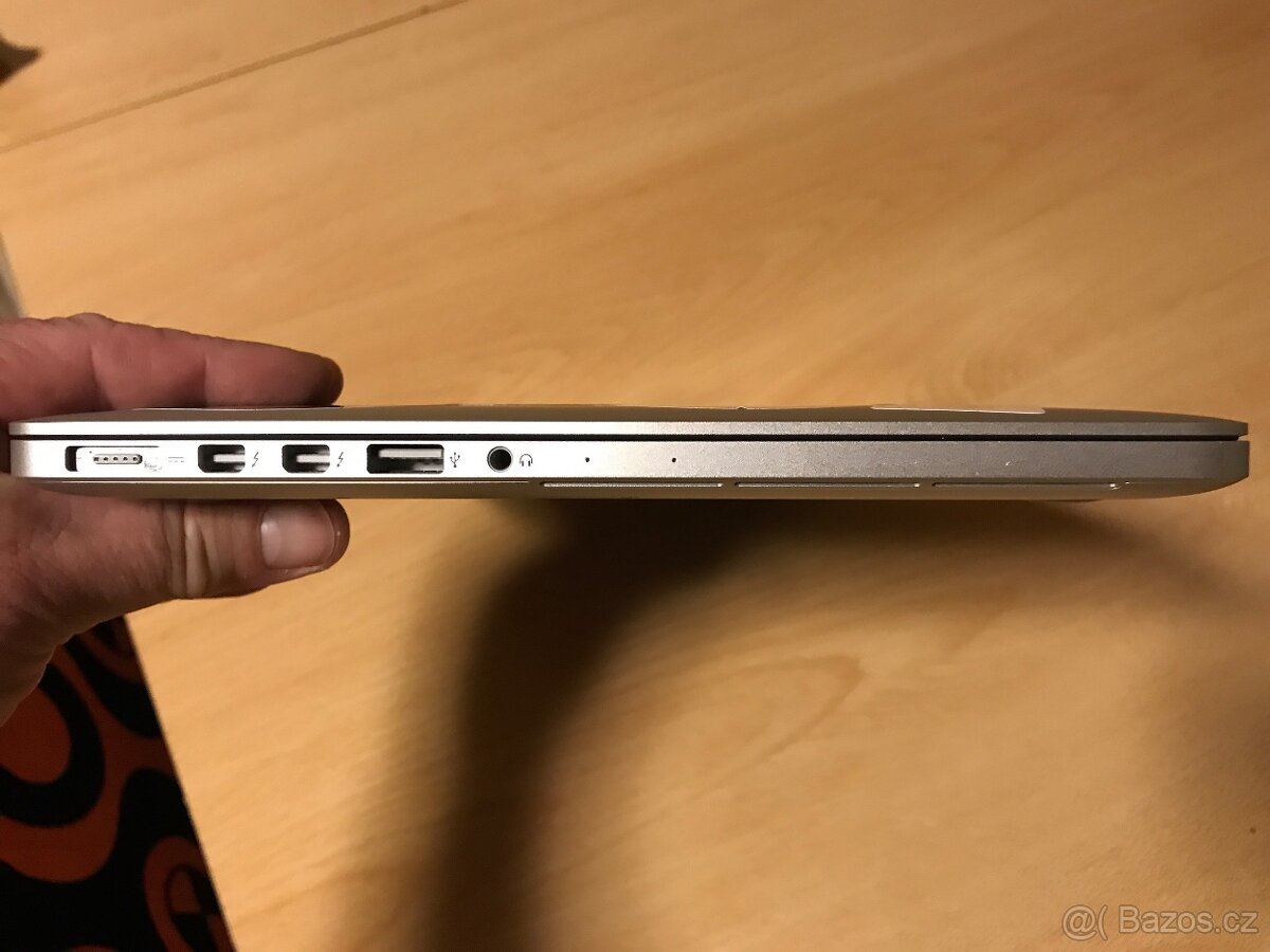 MacBook 13 256GB + pouzdro - 4