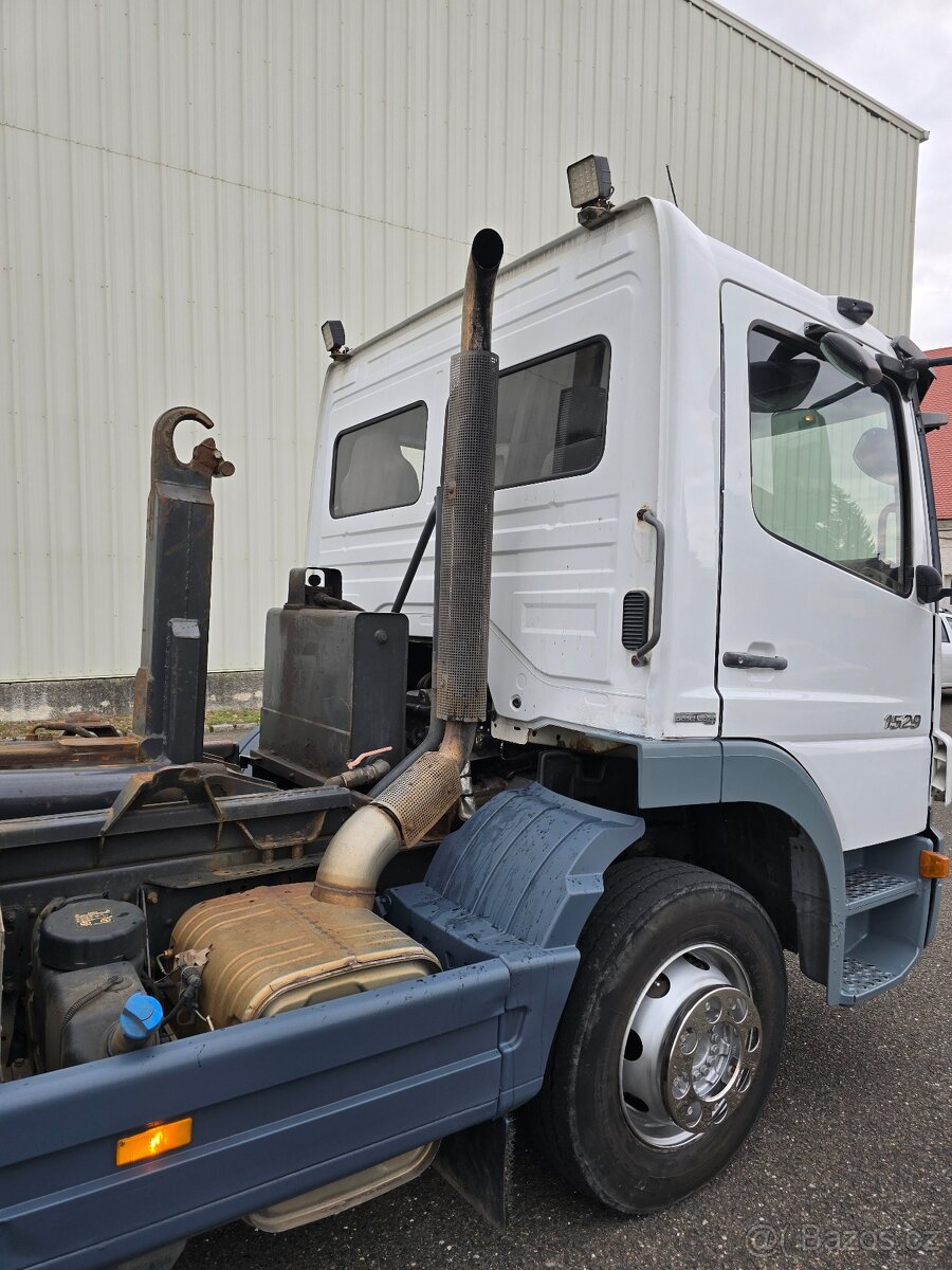 Mercedes Atego 1529. Hákový nosič kontejnerů - 4