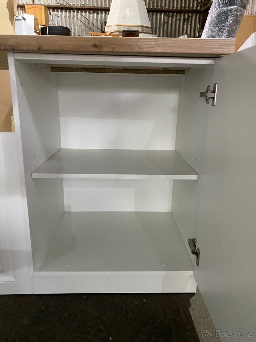 Moderní kuchyňská linka bez spotřebiči - 4