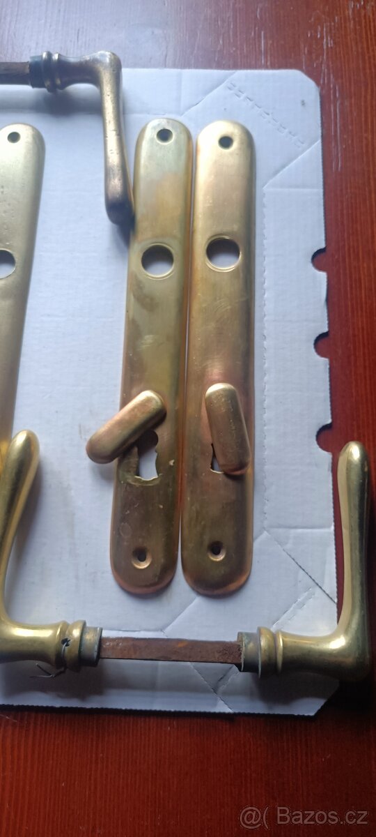 Staré mosazné kování. - 4