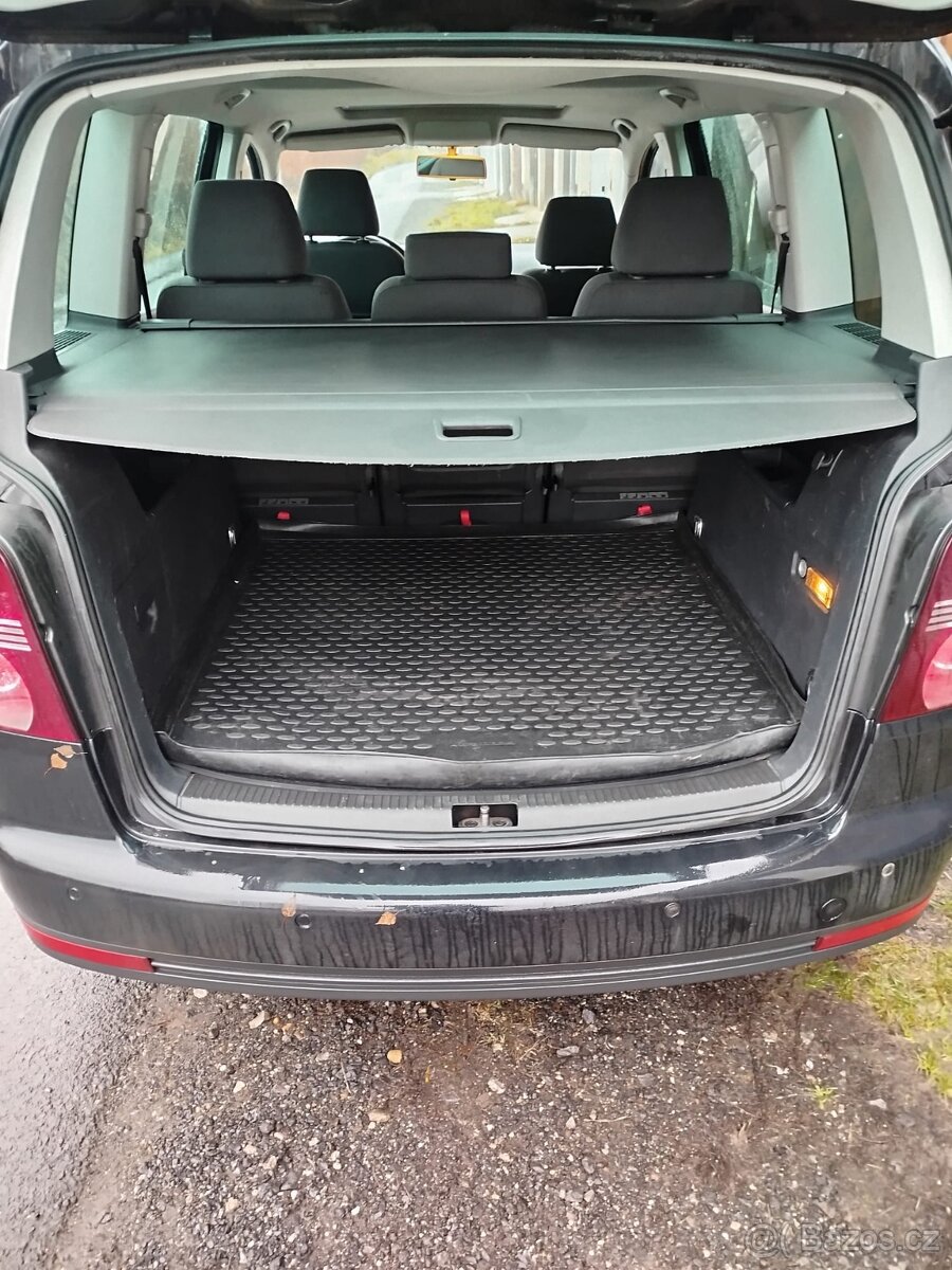 Volkswagen Touran 2.0TDI - 4