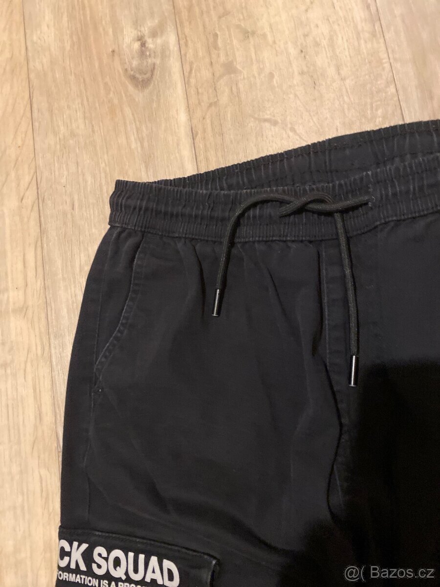 Pánské černé kapsáče vel . S - 4