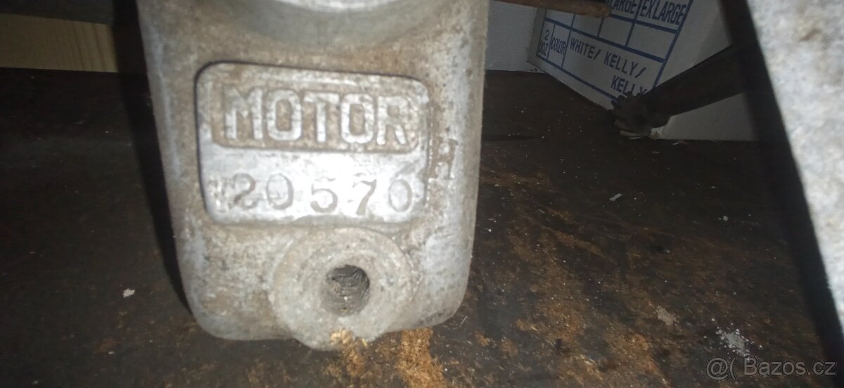 Praga... blok motoru - 4