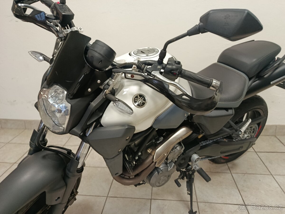Yamaha MT 03 - 4