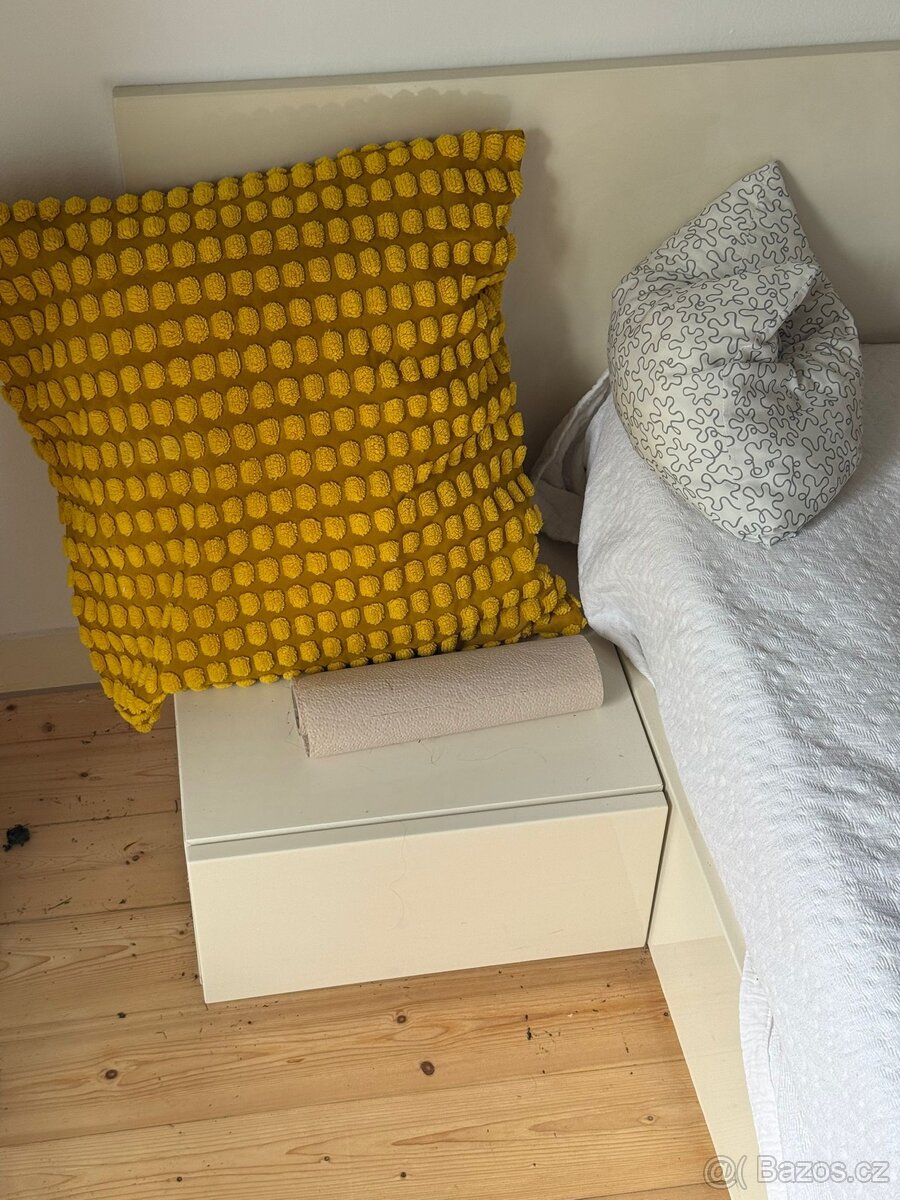 Manželská postel s nočními stolky - 4