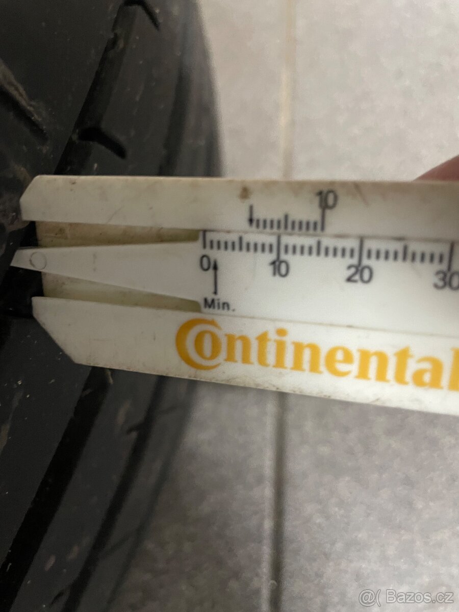 Goodyear 235/55/r18 - 4