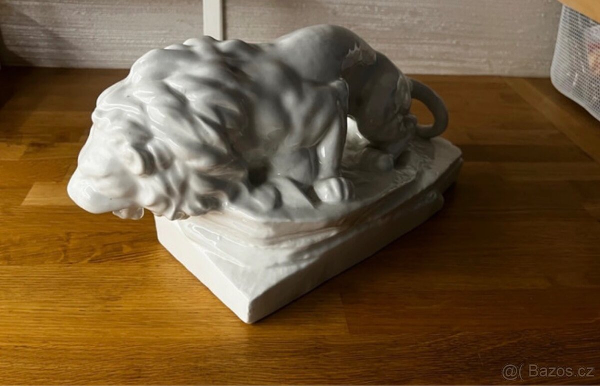 Porcelánová socha lva – český porcelán, ruční práce - 4
