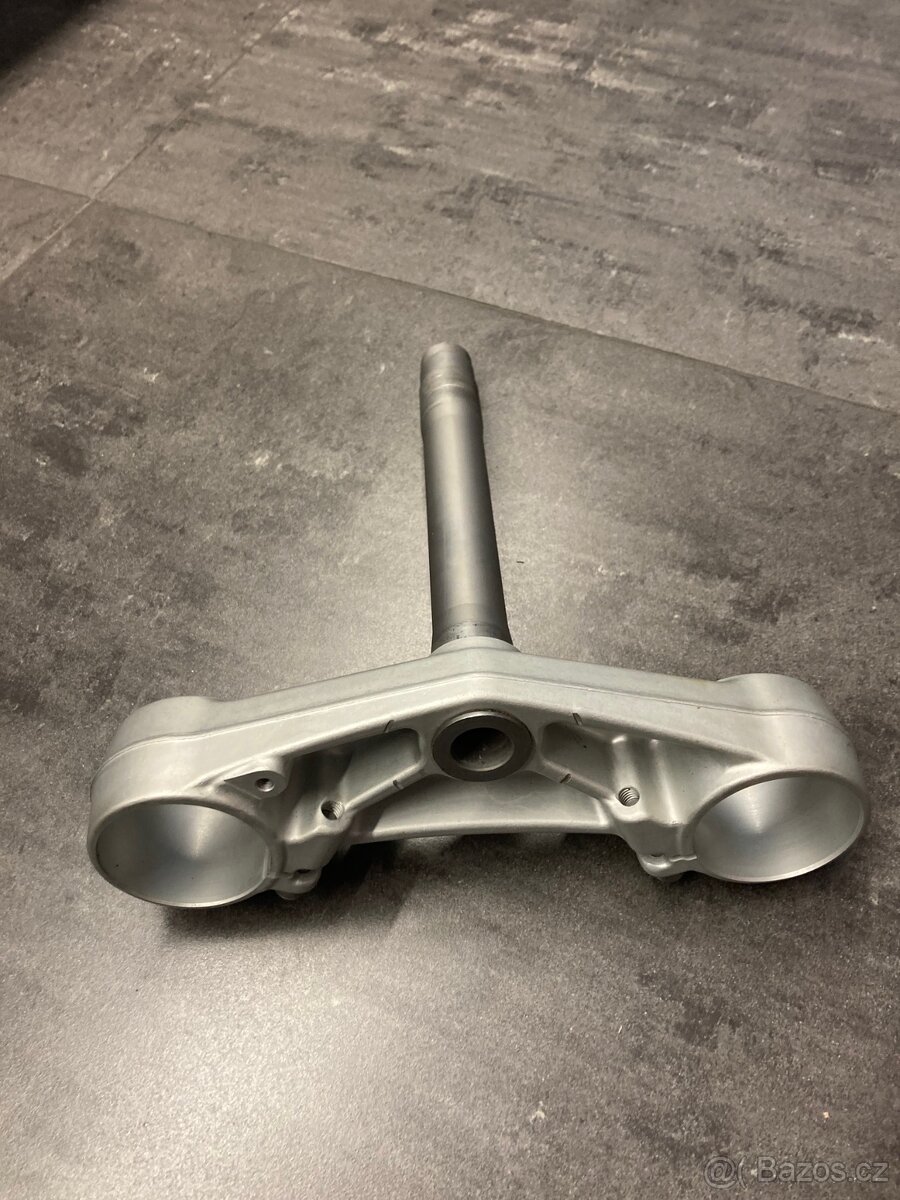 spodný okuliar Triumph Tiger 800 - 4