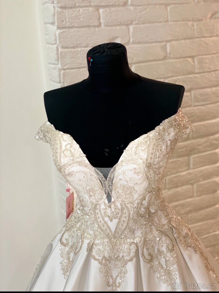 Svatební šaty nove z vlečkou S-M - 4
