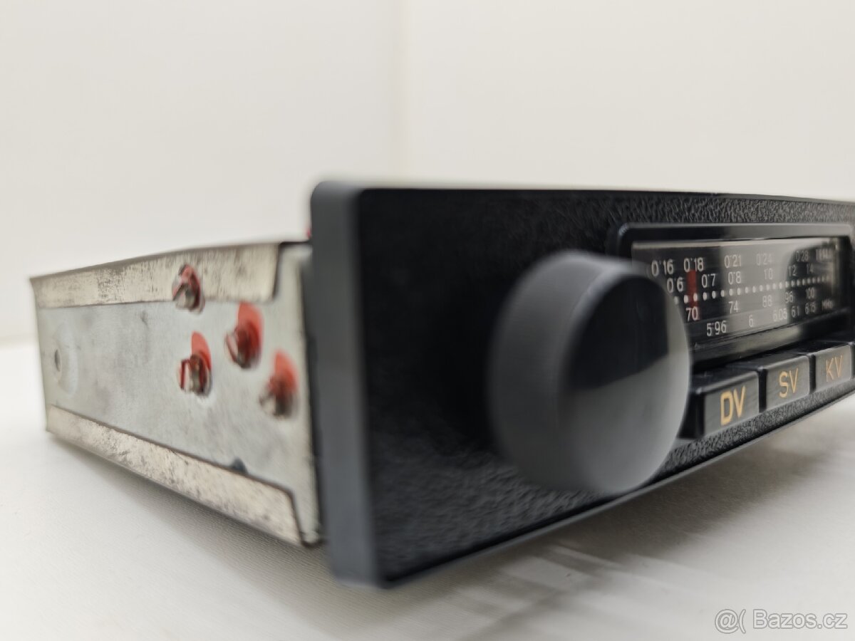 Staré autorádio do veterána Tesla. - 4