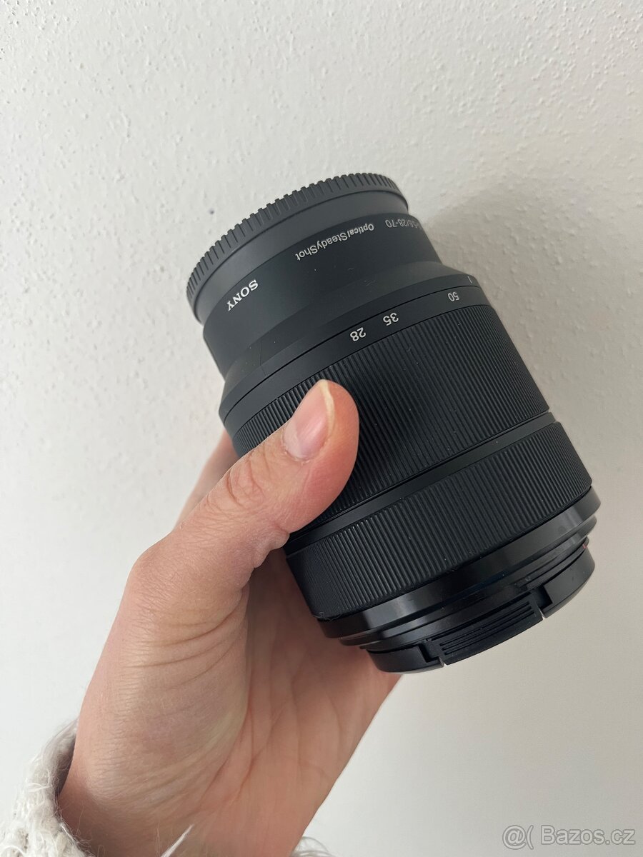 Sony FE 28–70mm f/3.5–5.6 OSS (Optical SteadyShot). - 4