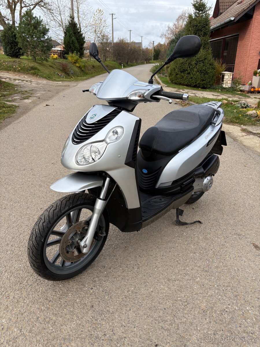 Piaggio Carnaby 200 - 4