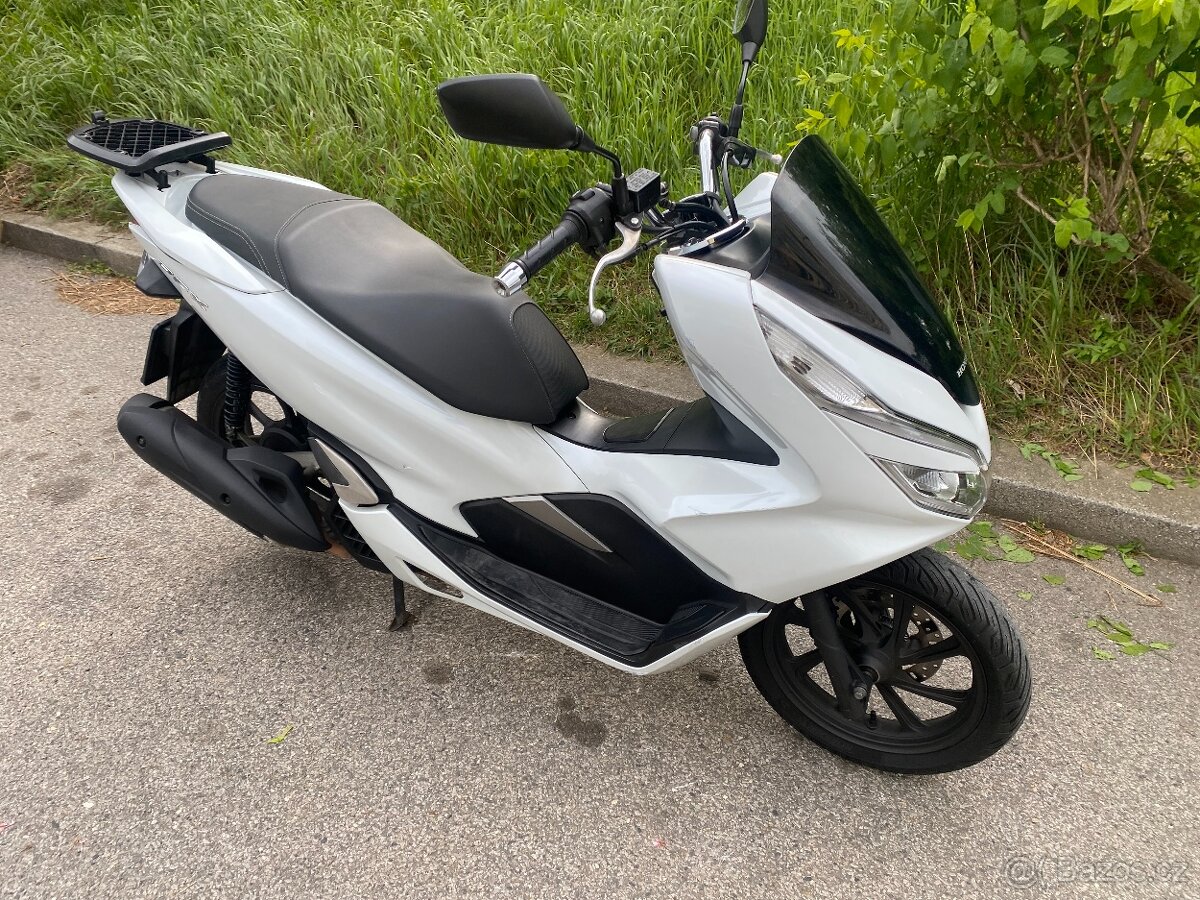 Pronájem skutru v Praze, Honda PCX - 4