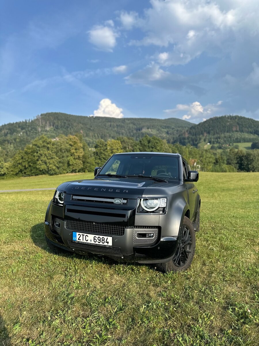 Land Rover Defender, Land Rover Defender 110 P525 V