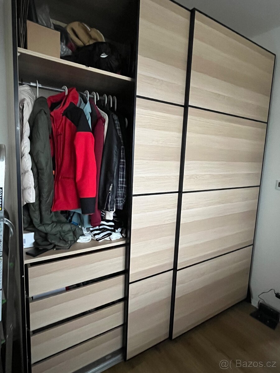 Velká šatní skříňka - 4