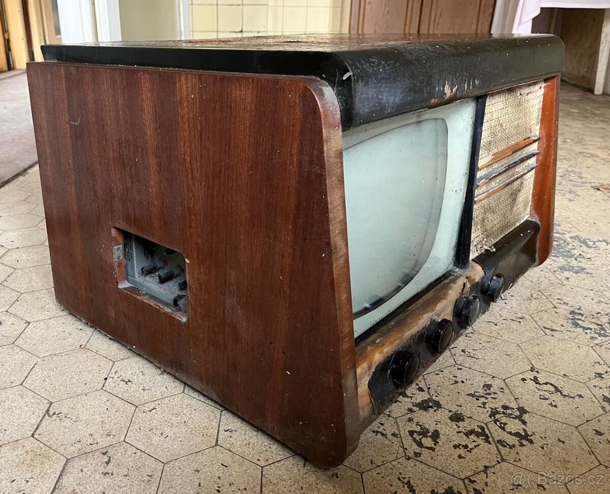 Historický radiotelevizor Tesla 4002A, vyrobený 1954 - 4