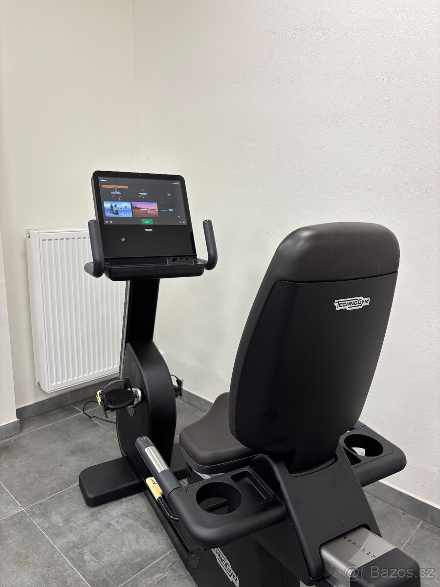 Technogym Artis unity 3 LIVE - kolo s opeřkou černé - 4
