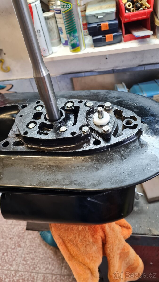 Prodám lodní motor Mercury 90 - 4