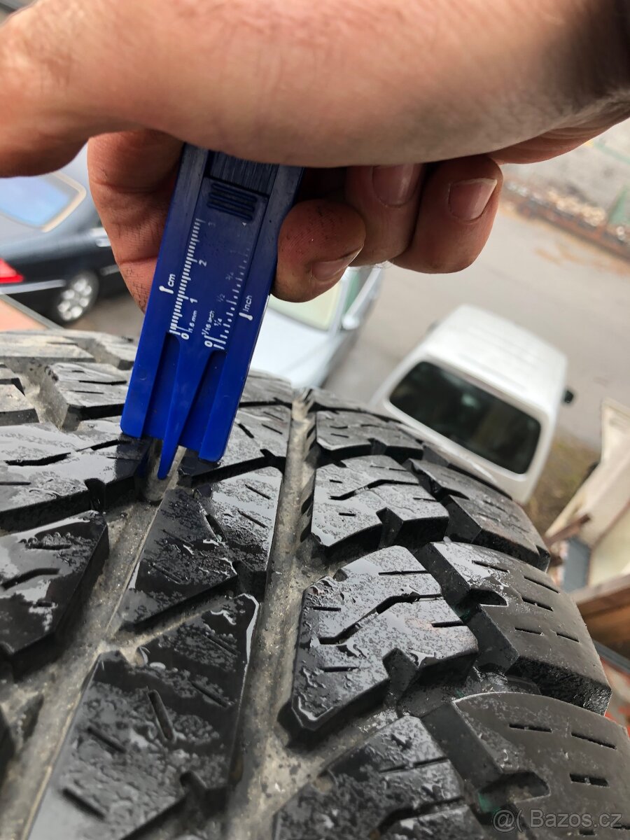 Universalni pneu 285/75r16 - 4