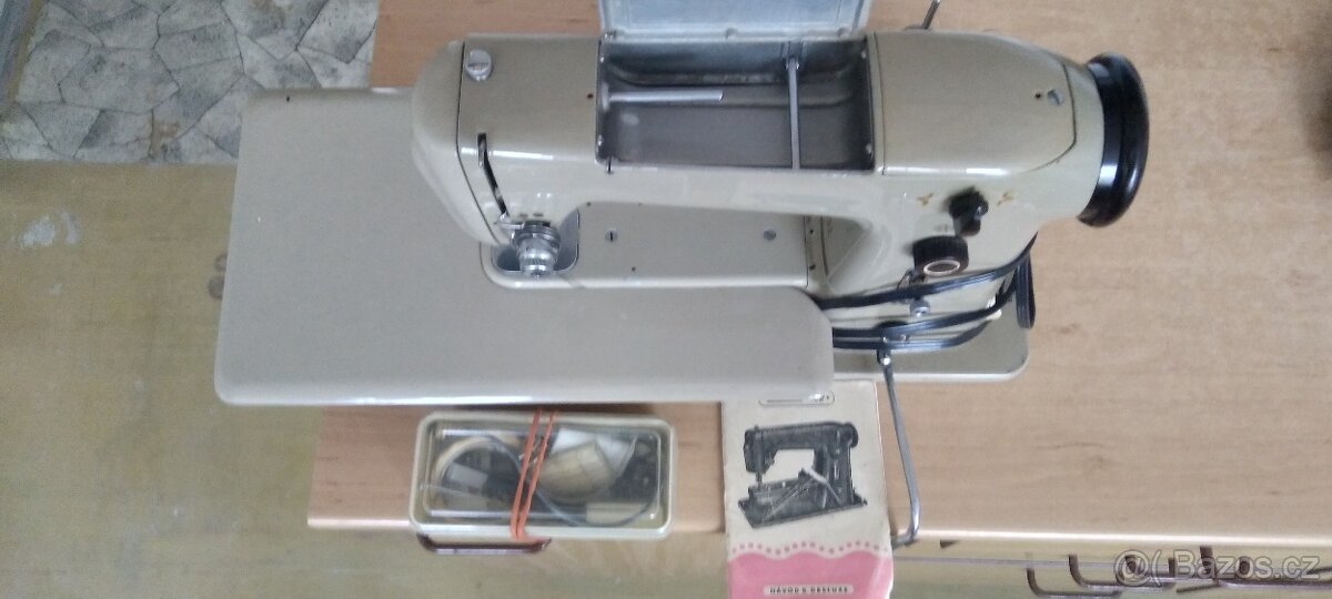 šicí stroj LADA 132 - 4