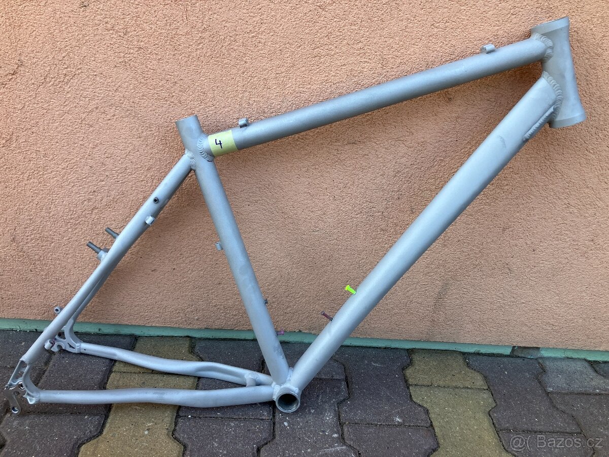 RÁMY NA KOLA 26 A 28 PALCŮ - 4